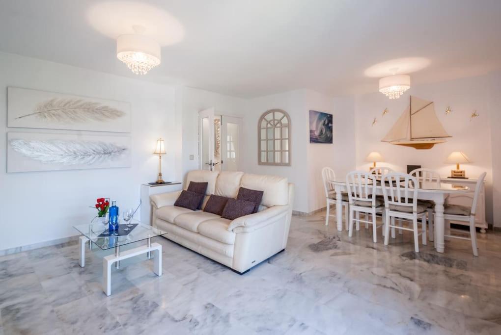 Apartamento Con Piscina Cerca Del Golf En Atalaya - Atalaya Del Golf 31 Estepona Eksteriør billede